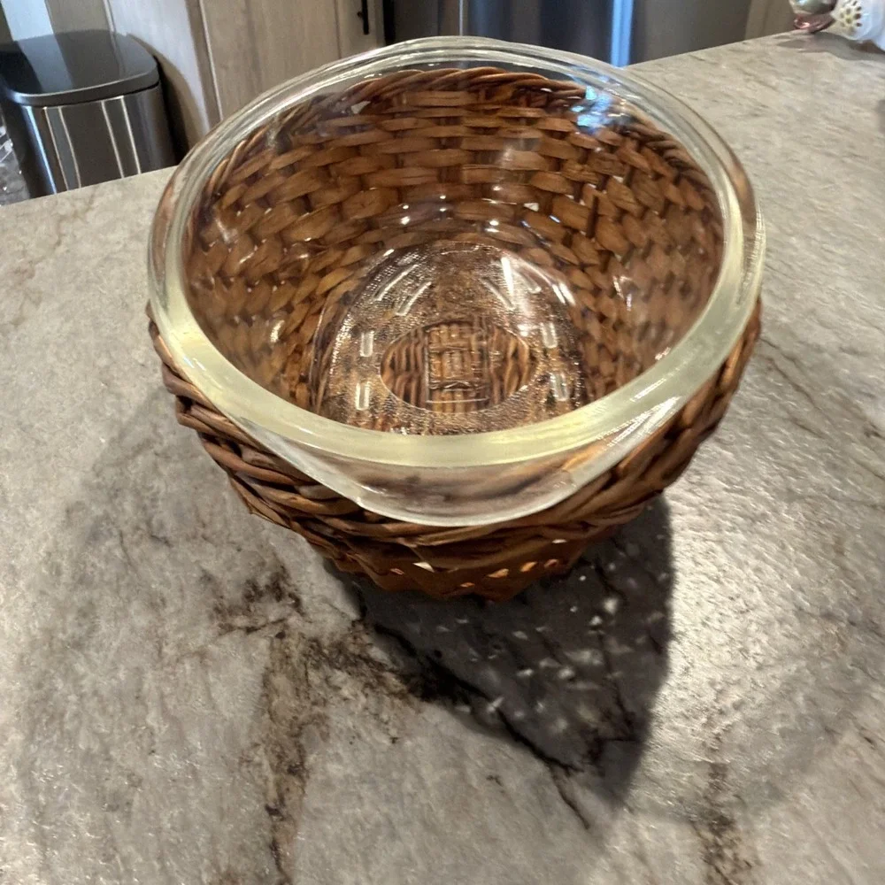 Vtg Glassbake 1 Qt Oval Casserole Dish In‎ Wicker Basket J-235 Made In USA
